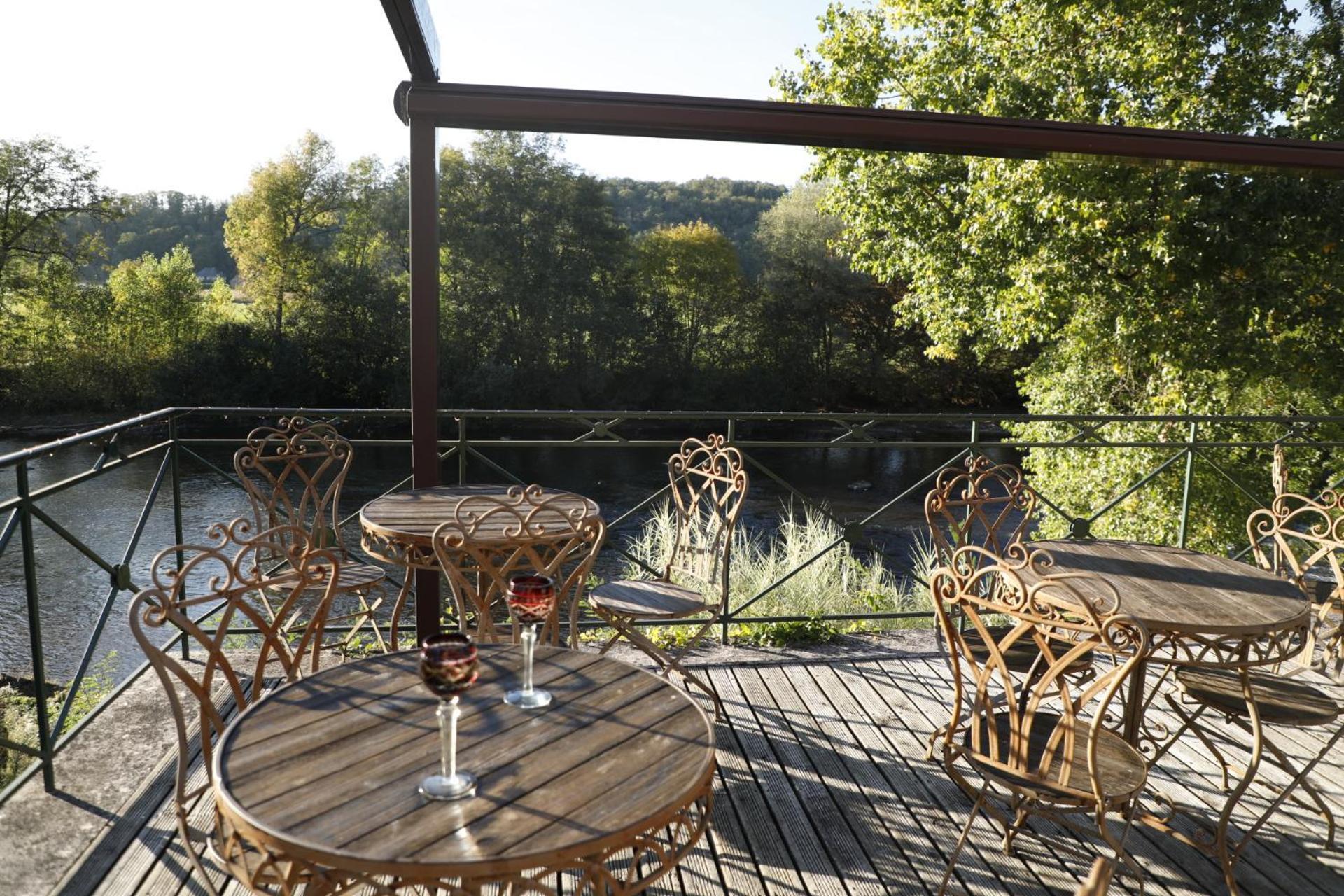 French Correze Moulin Bleu Hotel Saint-Pantaléon-de-Larche Buitenkant foto