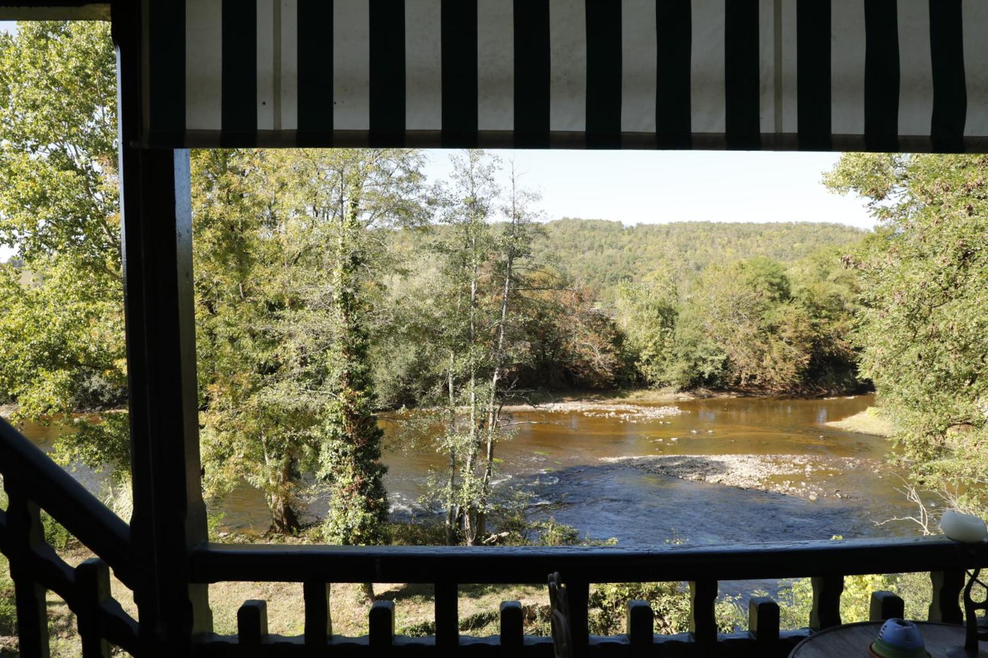 French Correze Moulin Bleu Hotel Saint-Pantaléon-de-Larche Buitenkant foto
