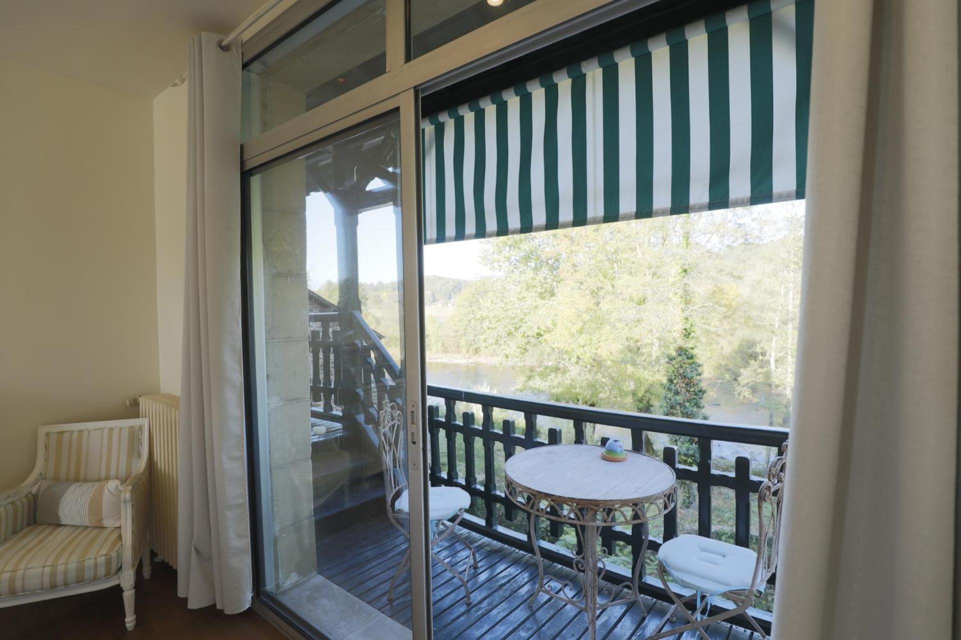 French Correze Moulin Bleu Hotel Saint-Pantaléon-de-Larche Buitenkant foto