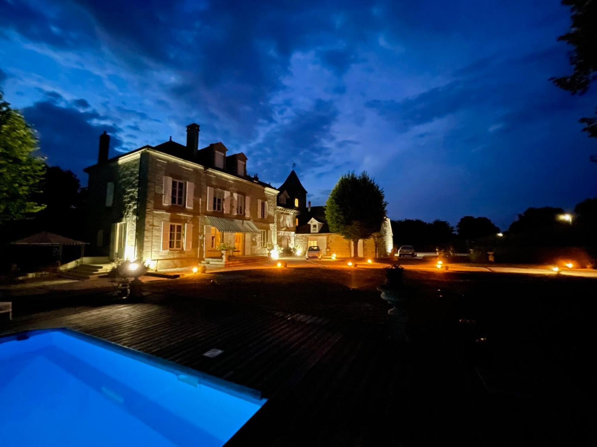 French Correze Moulin Bleu Hotel Saint-Pantaléon-de-Larche Buitenkant foto