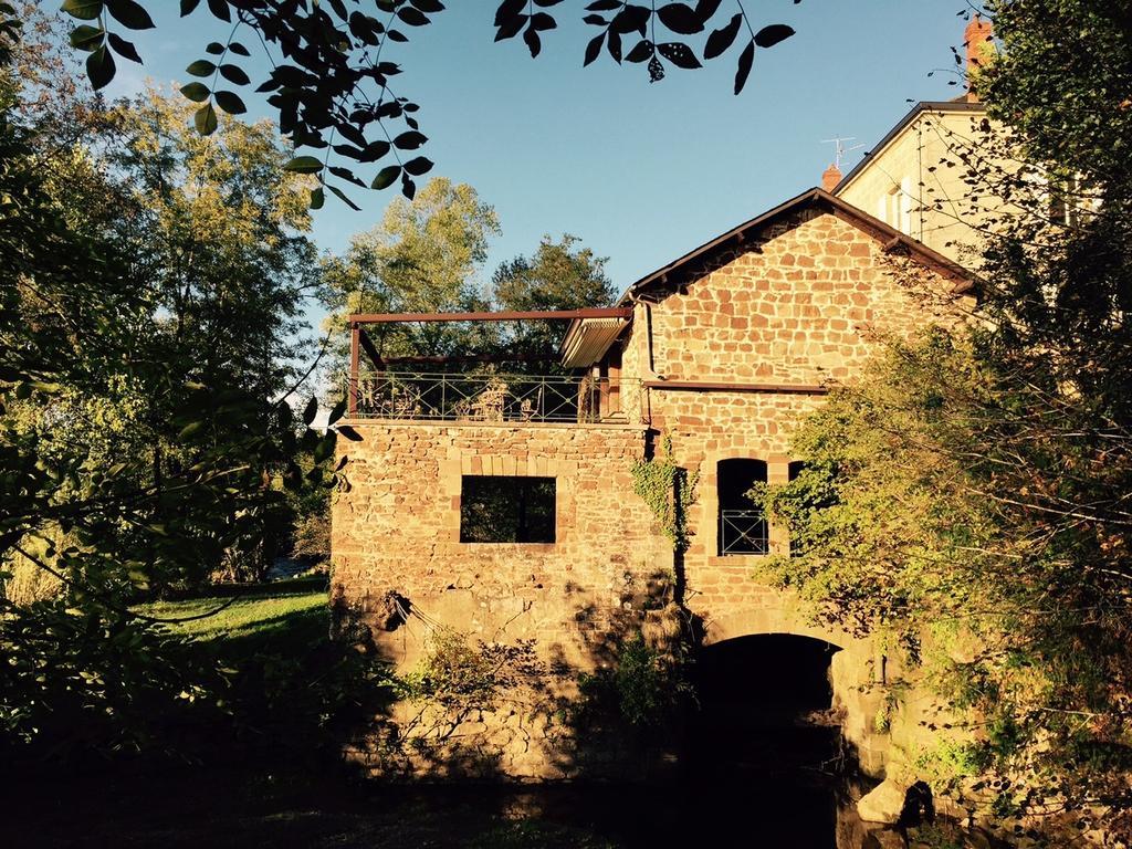 French Correze Moulin Bleu Hotel Saint-Pantaléon-de-Larche Buitenkant foto