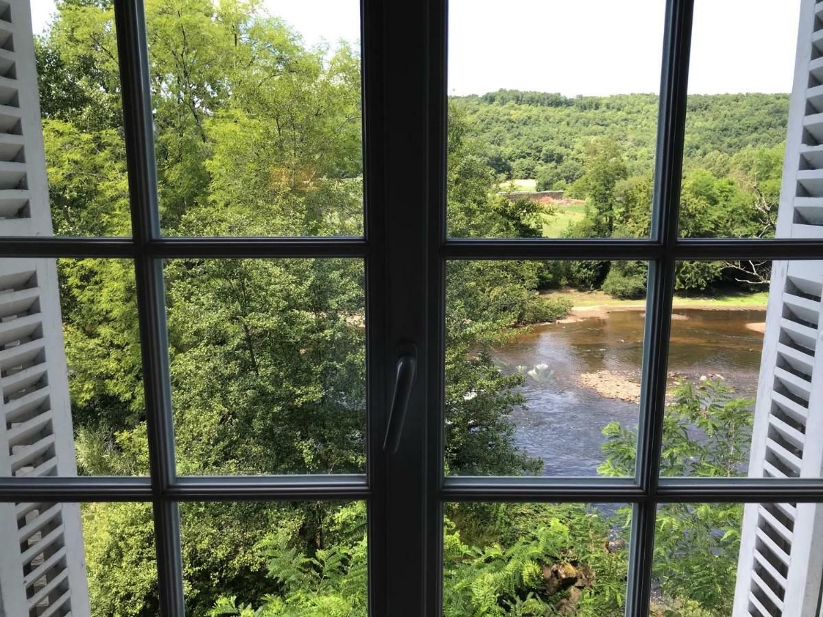 French Correze Moulin Bleu Hotel Saint-Pantaléon-de-Larche Buitenkant foto